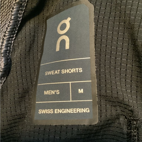 Sweat Shorts! A Swiss twist on the classic sweat shorts an everyday essential. - Picture 3 of 4